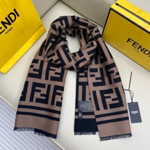 Fendi Elegant Winter Scarf FF Design - Picture 1 of 6